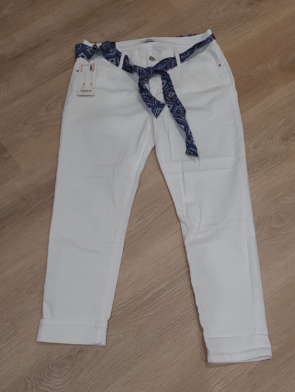 Kensie White Cropped Boyfriend Jeans with Navy Tie Belt NWT